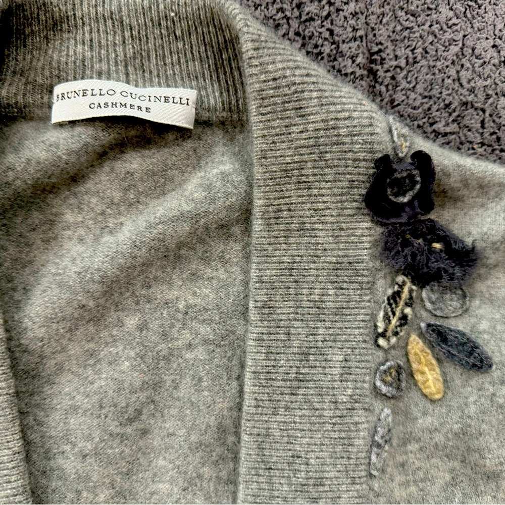 Brunello Cucinelli Grey Cashmere Cardigan – Floral Lapel Detai